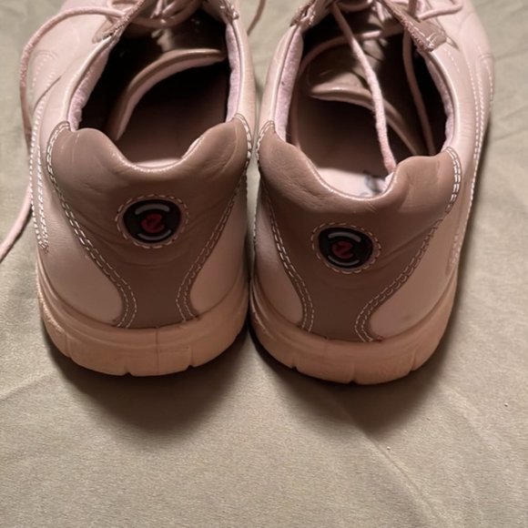 Ecco Leather Walking Shoe in Cream and Tan - Picture 11 of 12